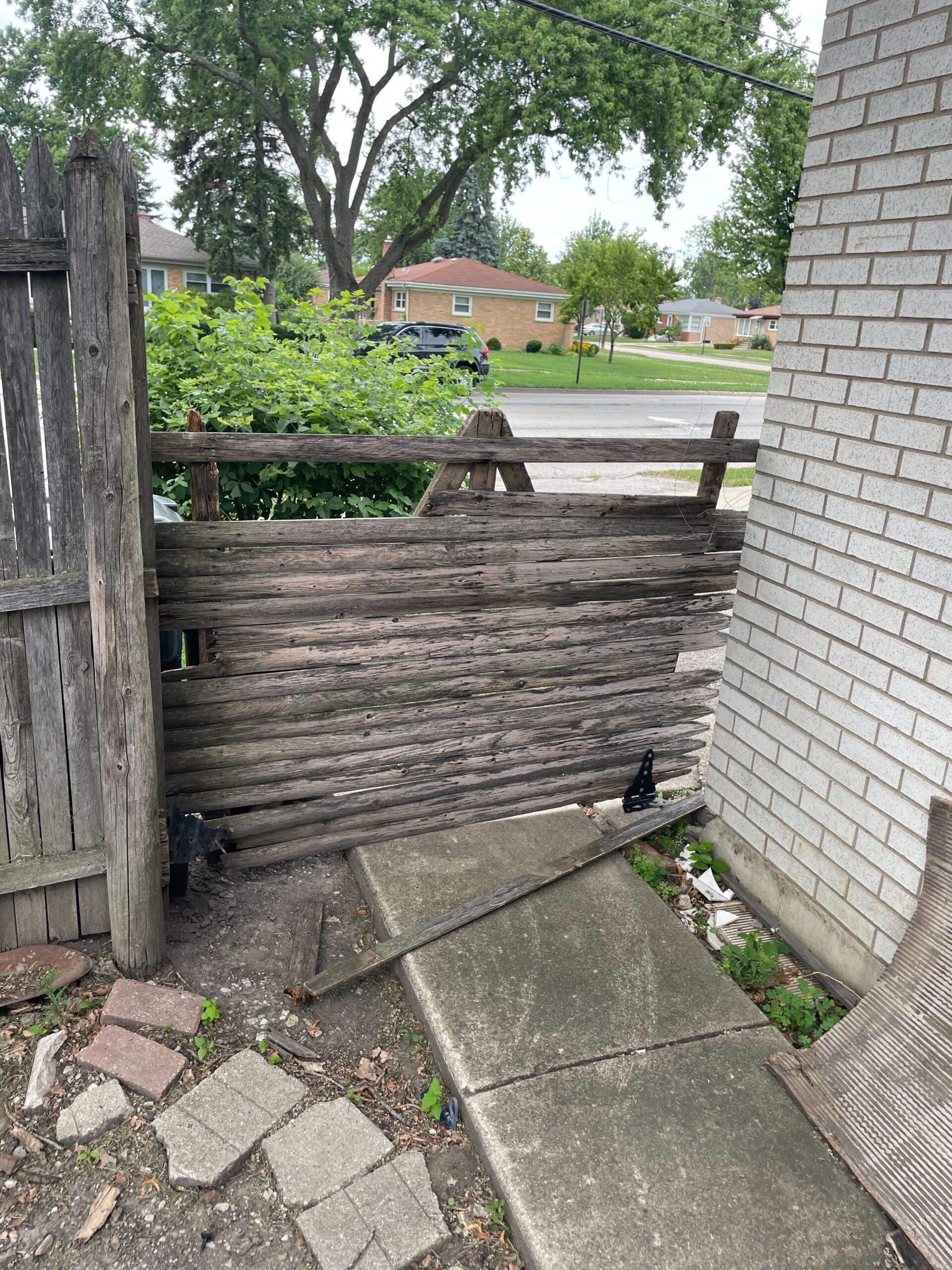 Fence repair services Des Plaines Chicagoland