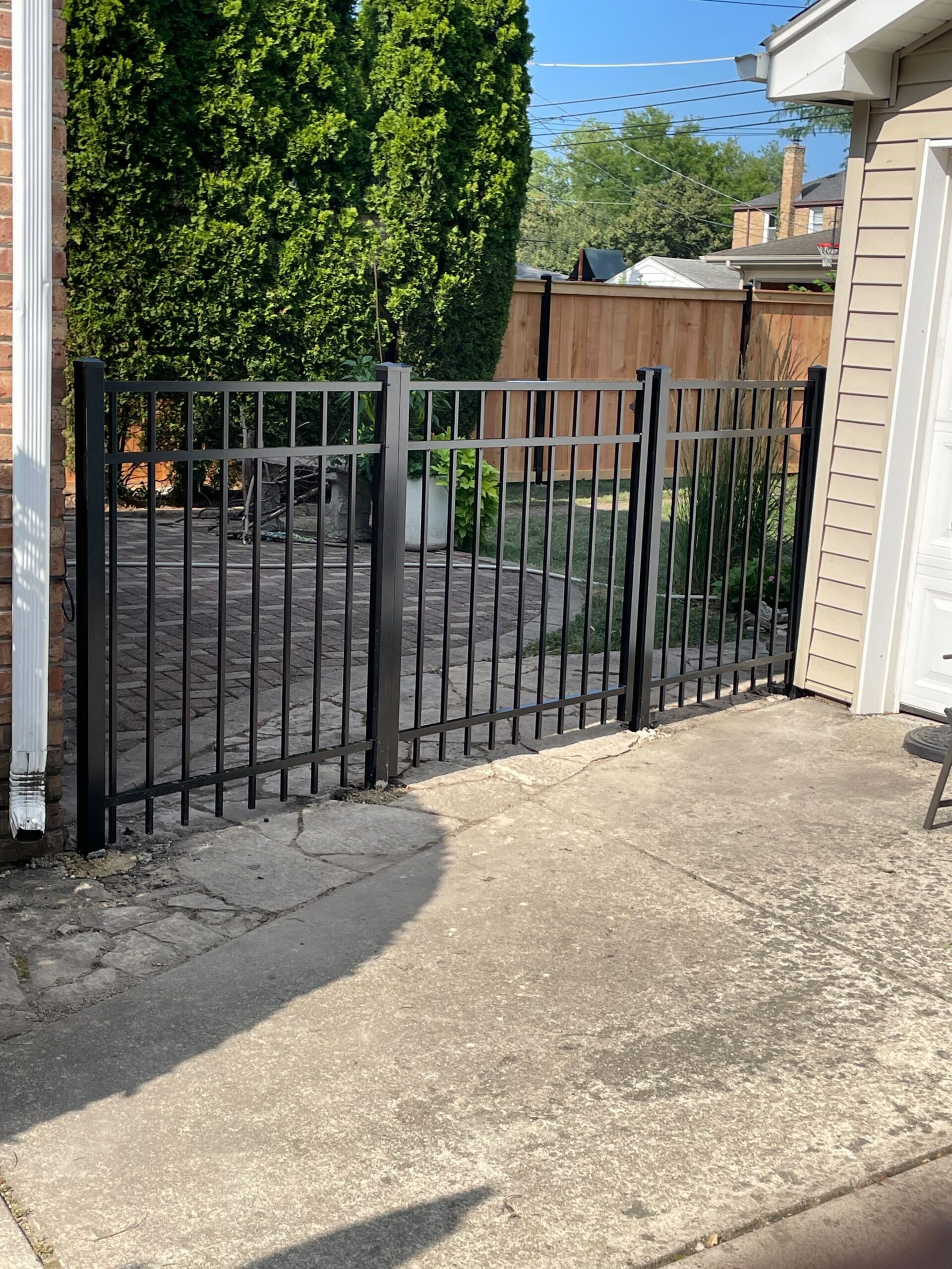 Aluminum fence installation Chicago